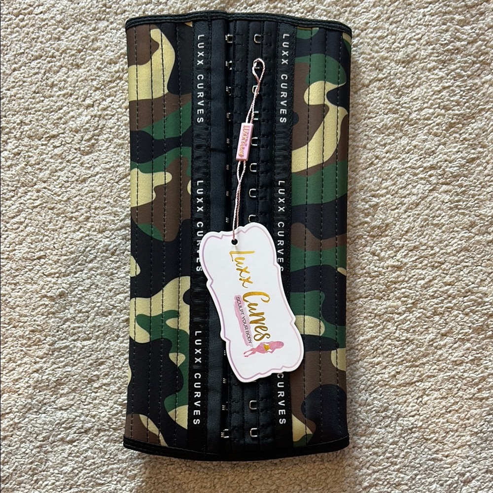 New with tags Luxx Curves waist trainer size small, long torso